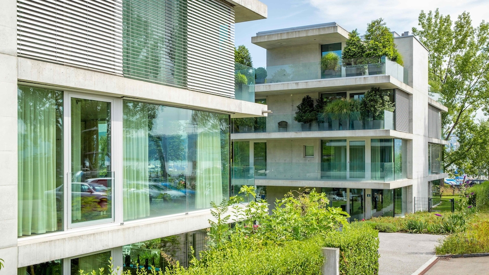 Der Mietmarkt entspannt sich, gleichzeitig steigen die Zinsen und die Preise für Wohneigentum steigen an (Bild: Adobe Stock)