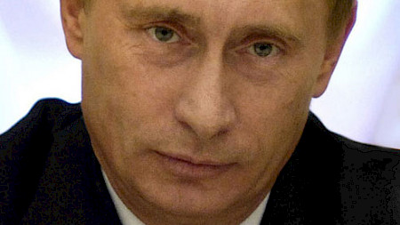 Der russische Premierminister Vladimir Putin überwachte die Unterzeichnung der Absichtserklärung zur Schaffung des russisch-chinesischen Investmentfonds