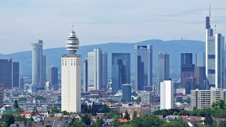 Die Frankfurter Skyline beheimatet zahlreiche Niederlassungen europäischer Grossbanken.